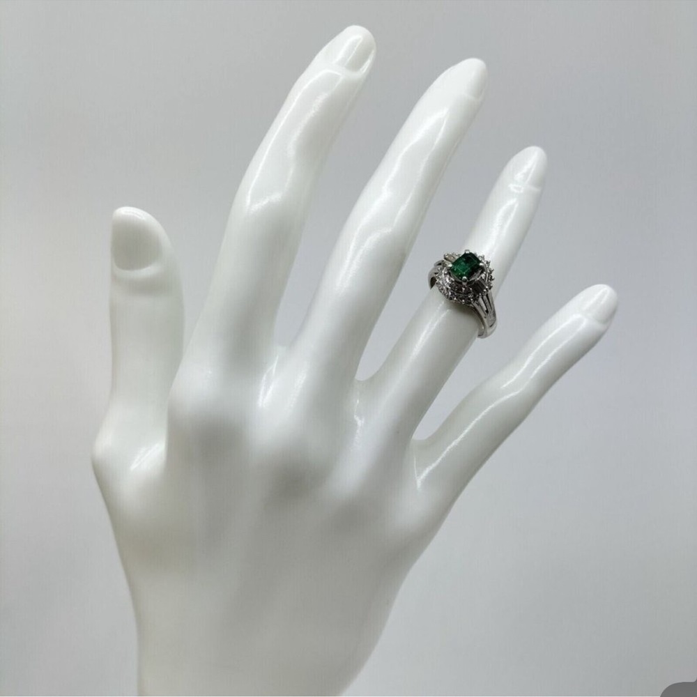 Real platinum 900 Gold &Diamonds..Emerald stone .0.59 CT - Picture 8 of 12